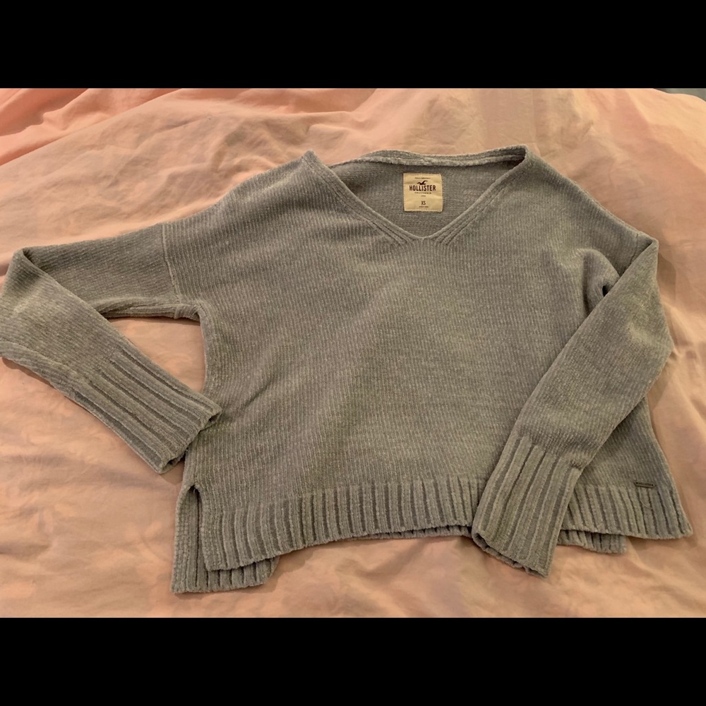 light gray hollister sweater